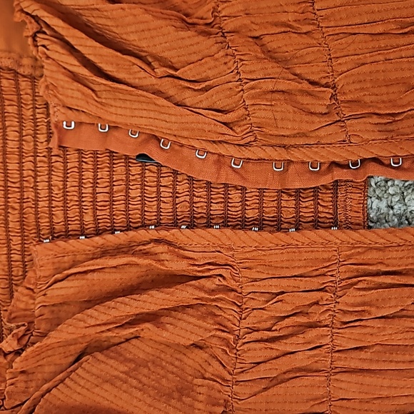 Astr Amber Sweetheart Neck Smocked Long Sleeve Corset with Puff Sleeves - Picture 9 of 9